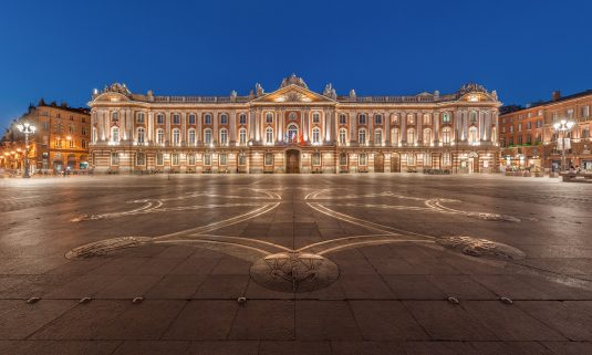 Toulouse Capitole Capitole of Toulouse, and the square of the same name with the Occitan cross designed by Raymond Moretti on the ground.